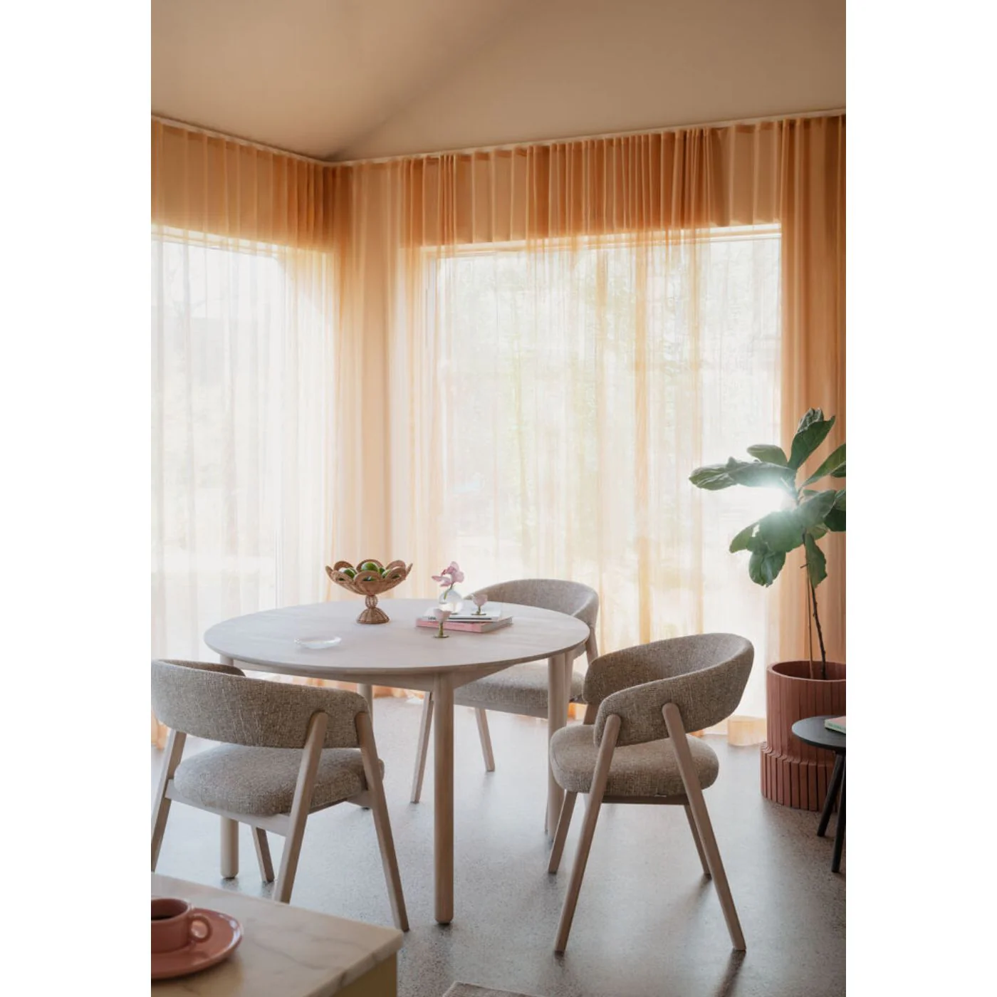Barnaby-nojatuoli, tumma beige/valkopestyt jalat - Image 7