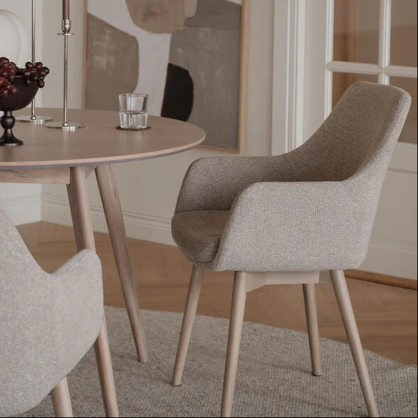Denley-nojatuoli, vaalea beige kangas/valkopestyt tammijalat - Image 3