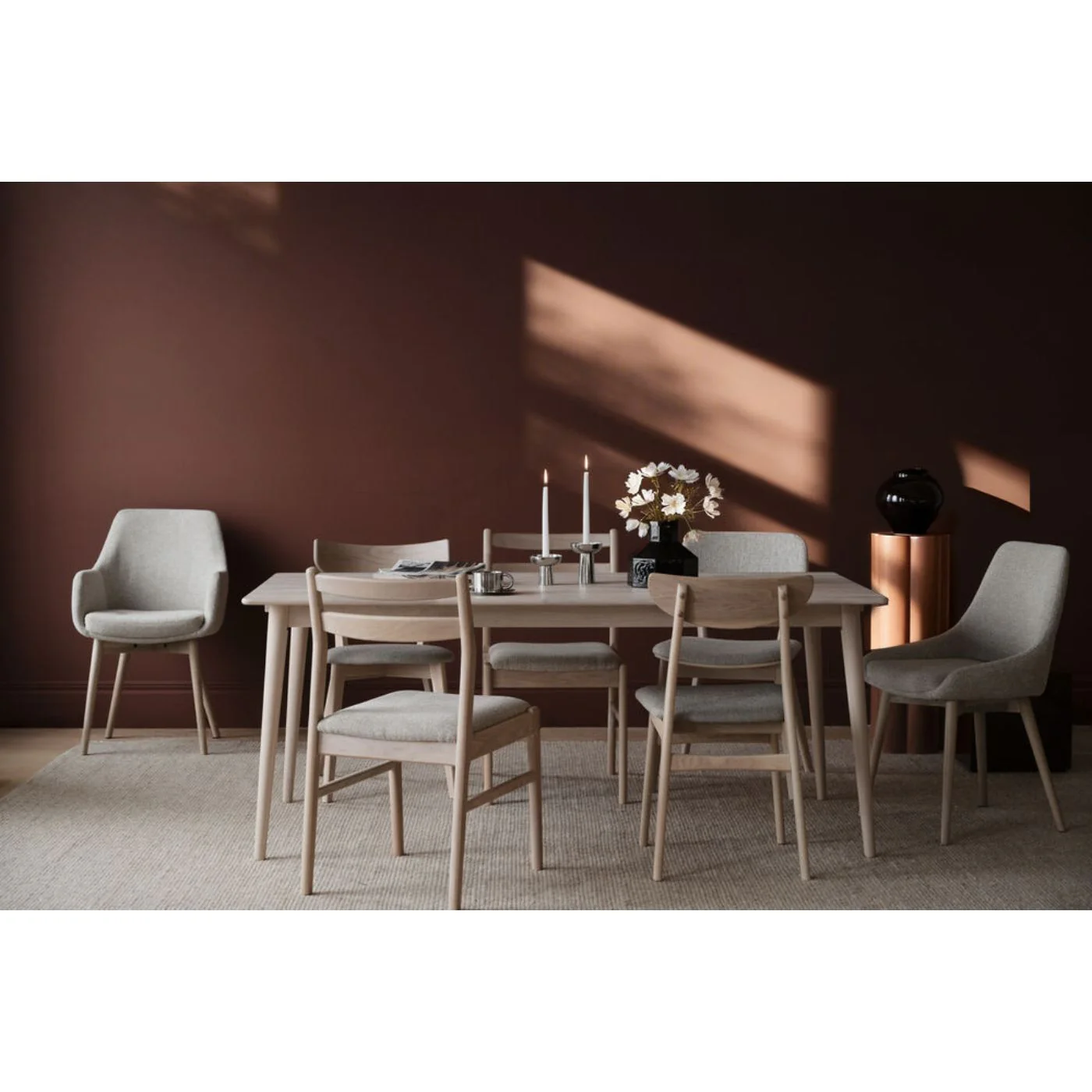 Denley-tuoli, vaalea beige kangas/valkopestyt tammijalat - Image 4